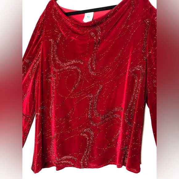 Praise Hymn Fashion Glitter Knit Asymmetrical Top with Split Flare Sleeve Red 3X - Picture 14 of 15